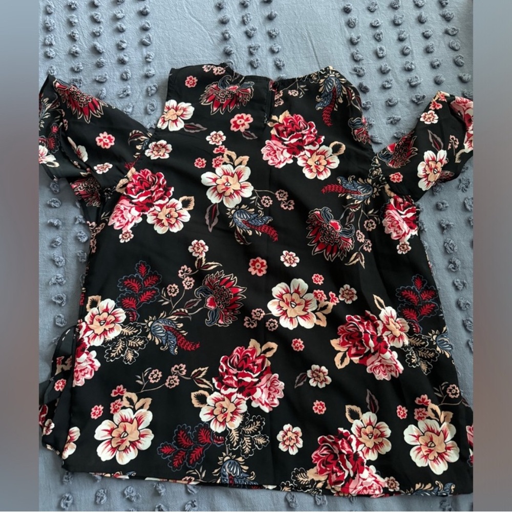 3 Item Bundle- Burgundy and black lace and floral tops - Picture 3 of 11